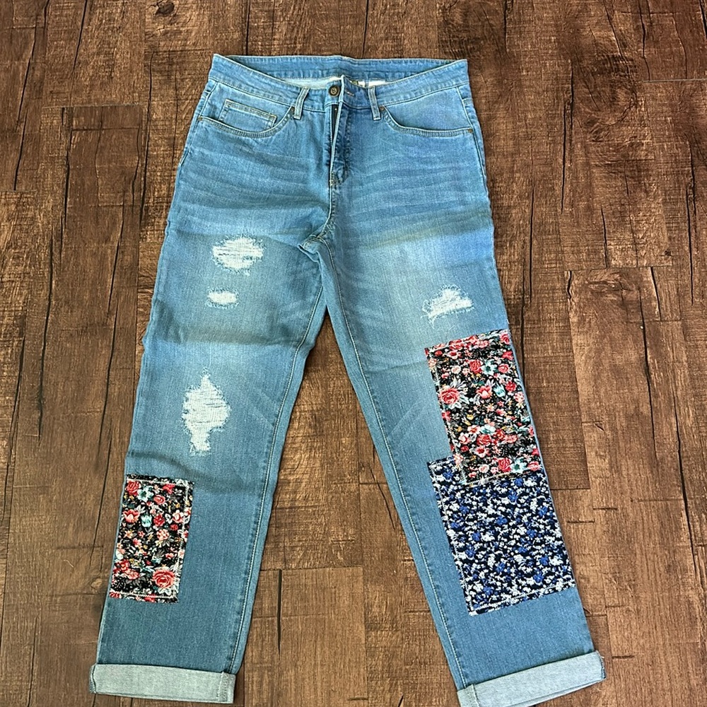 Sahalie size 10 NWOT. Patchwork jeans.